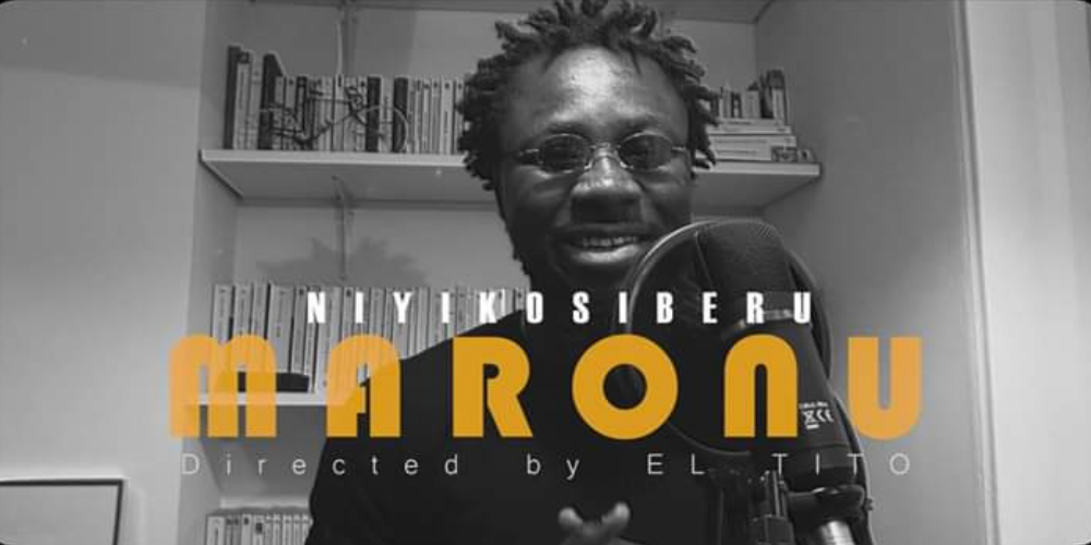 La version acoustique de «Maronu», l’énormissime reprise de la part de Niyi Kosiberu qui cartonne en live